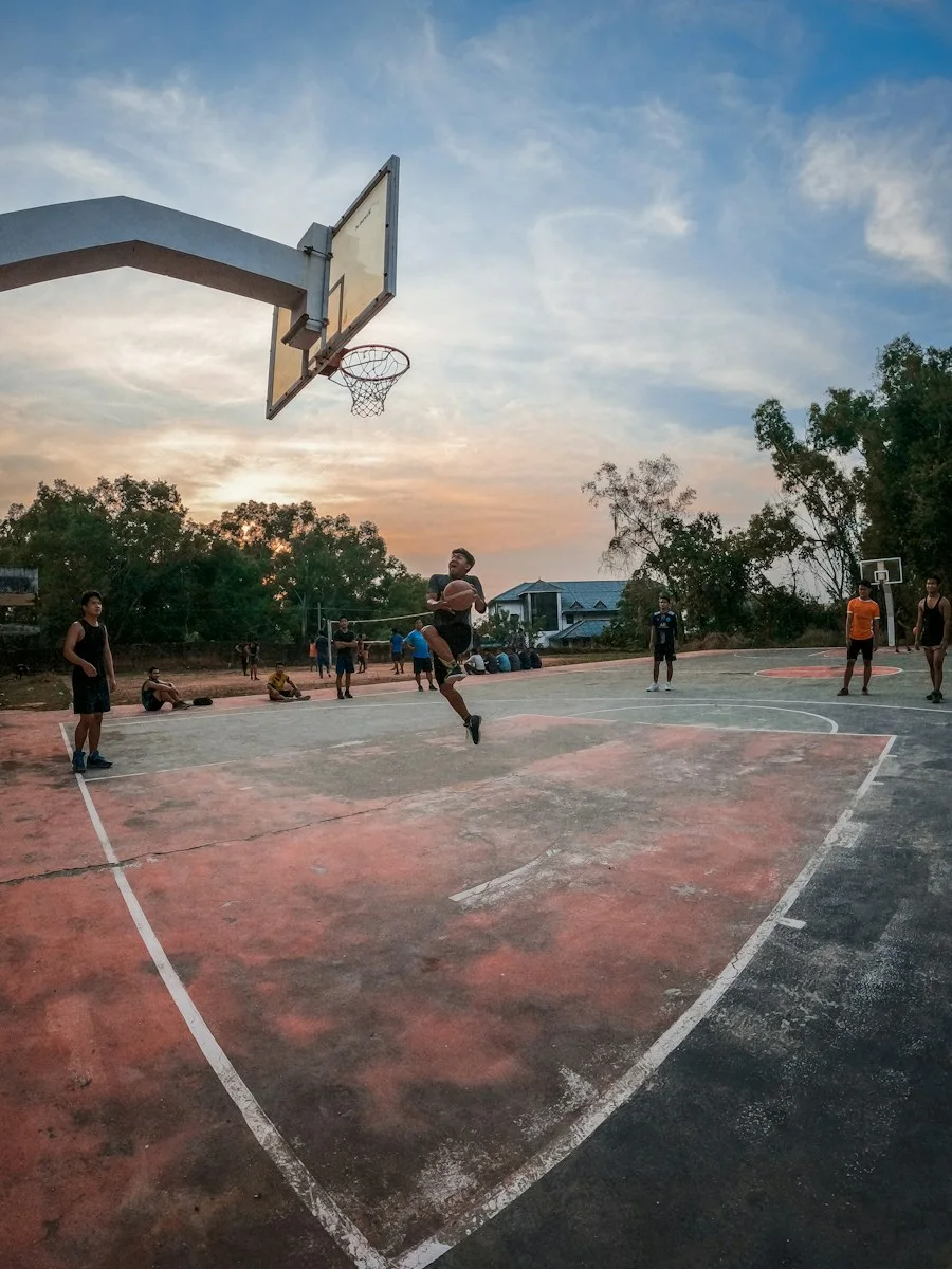 Illustrative sports highlight framed as a vertical clip